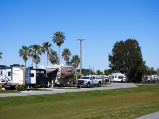 Manatee Cove FamCamp